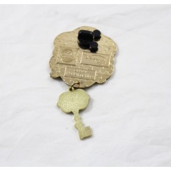 Pins Schlüssel zum Newport Bay Club DISNEYLAND RESORT PARIS Donald