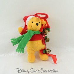 Peluche Winnie l'ourson DISNEY grelot de Noël écharpe verte suspension 20 cm