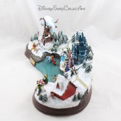 DISNEY Hawthorne Village Figura de escena navideña La cala navideña de Disney