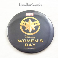 DISNEYLAND PARÍS Insignia de plástico redonda del Día de la Mujer de Marvel